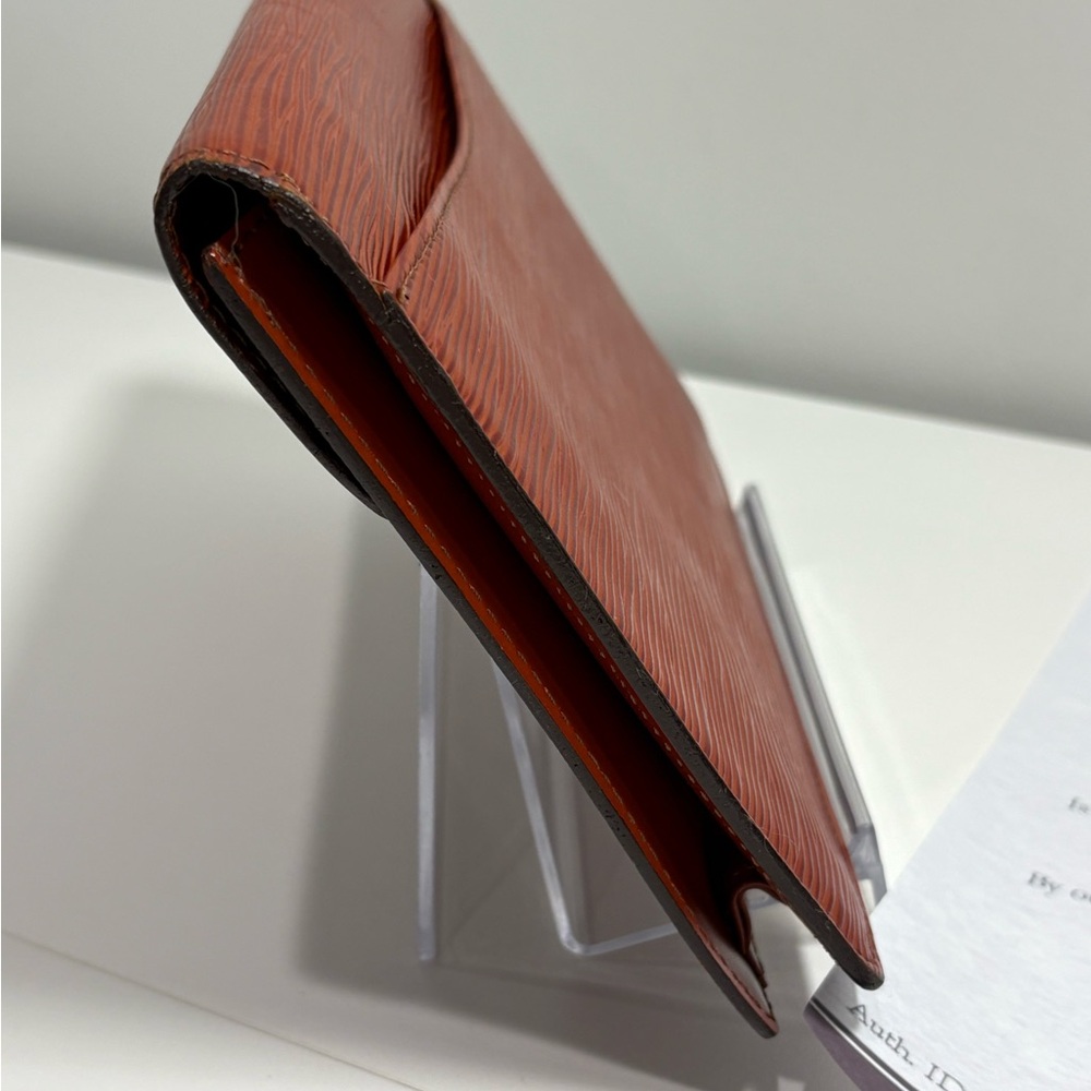 Authentic LOUIS VUITTON cognac epi leather pouch clutch with certificate - Picture 4 of 14